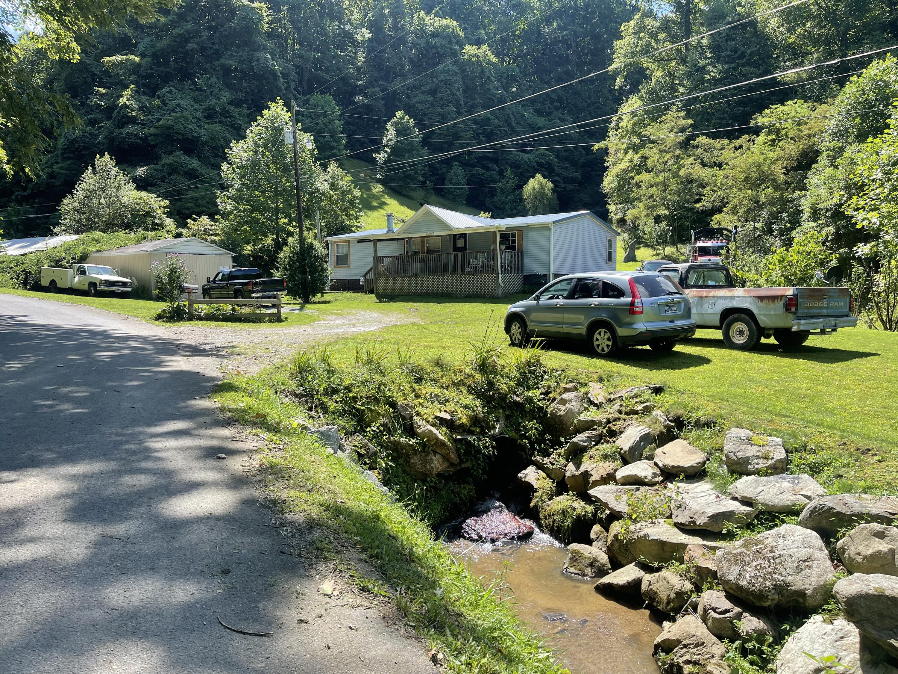 166 Verl Street Road Hampton, TN 37658 - Photo 1 of 42 EB8EEA06-2B62-4A7B-91D9-BADD98D19FF8