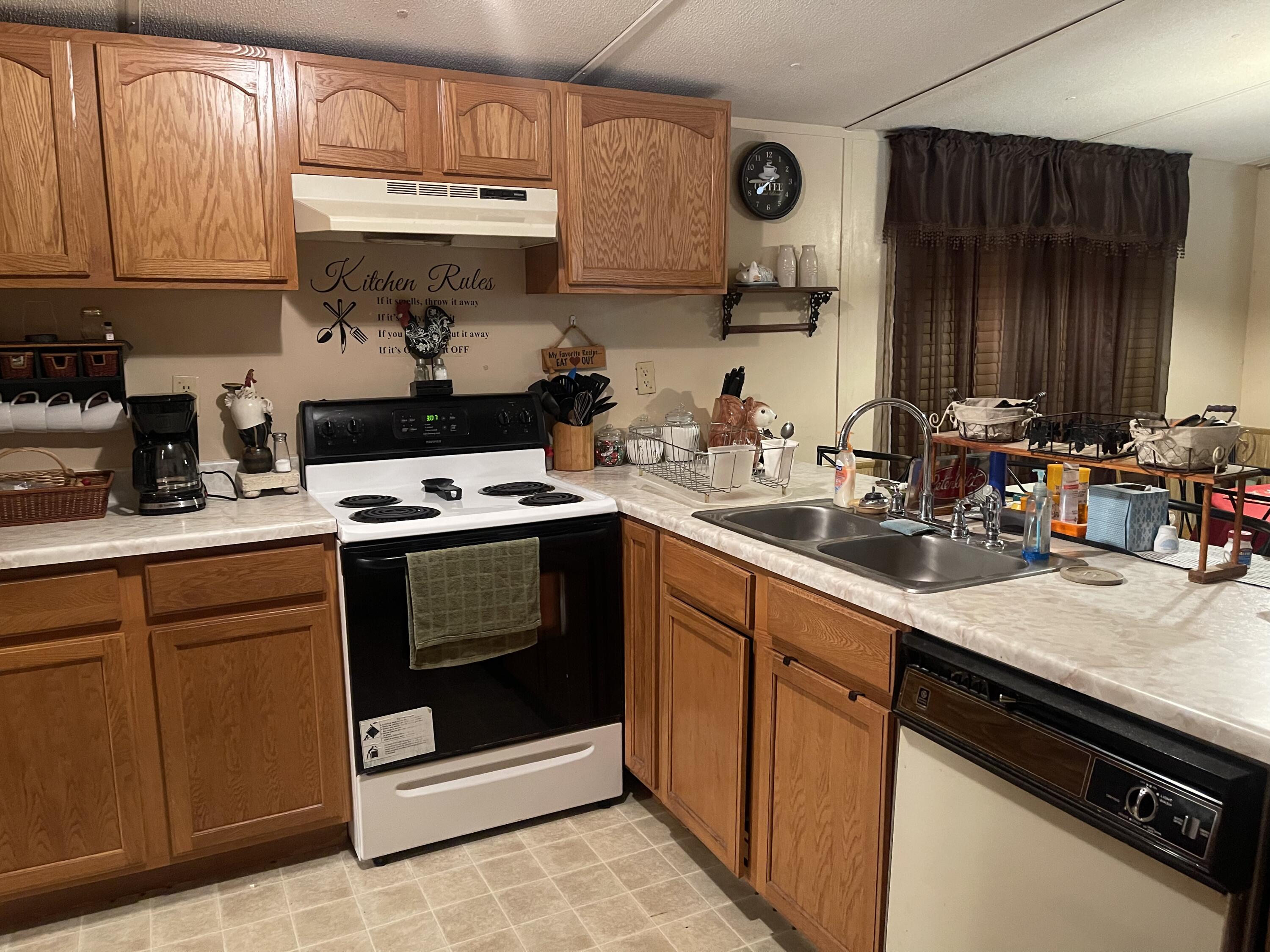 166 Verl Street Road Hampton, TN 37658 - Photo 36 of 42 BF4FA7E0-B0FB-4B08-9D47-5DC68AA297C7
