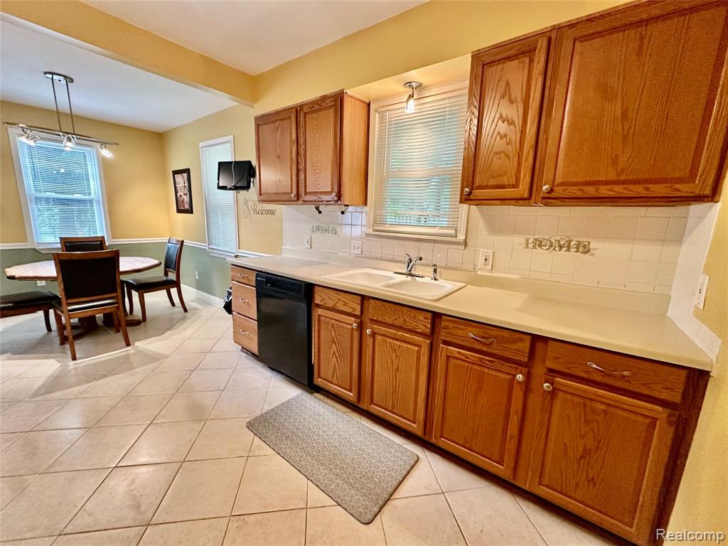 3404 Rockhaven Avenue Rochester Hills, MI 48309 - Photo 5 of 19