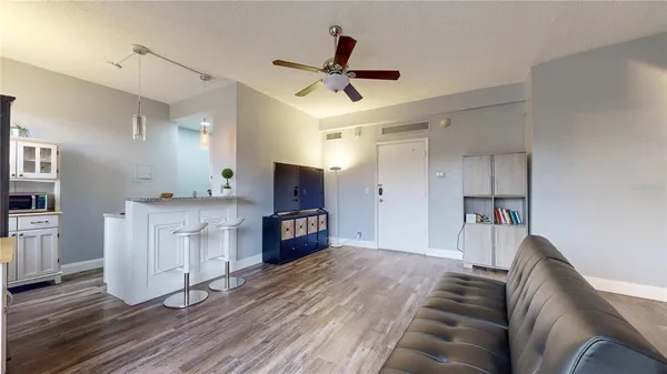 $2,150 | 2109 Bayshore Boulevard, Unit 205, Tampa, FL 33606
