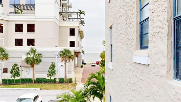 $2,150 | 2109 Bayshore Boulevard, Unit 205, Tampa, FL 33606