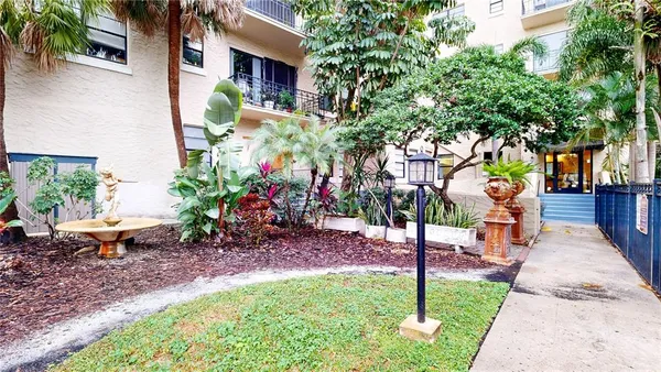 $2,150 | 2109 Bayshore Boulevard, Unit 205, Tampa, FL 33606