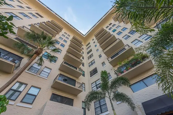 $2,150 | 2109 Bayshore Boulevard, Unit 205, Tampa, FL 33606