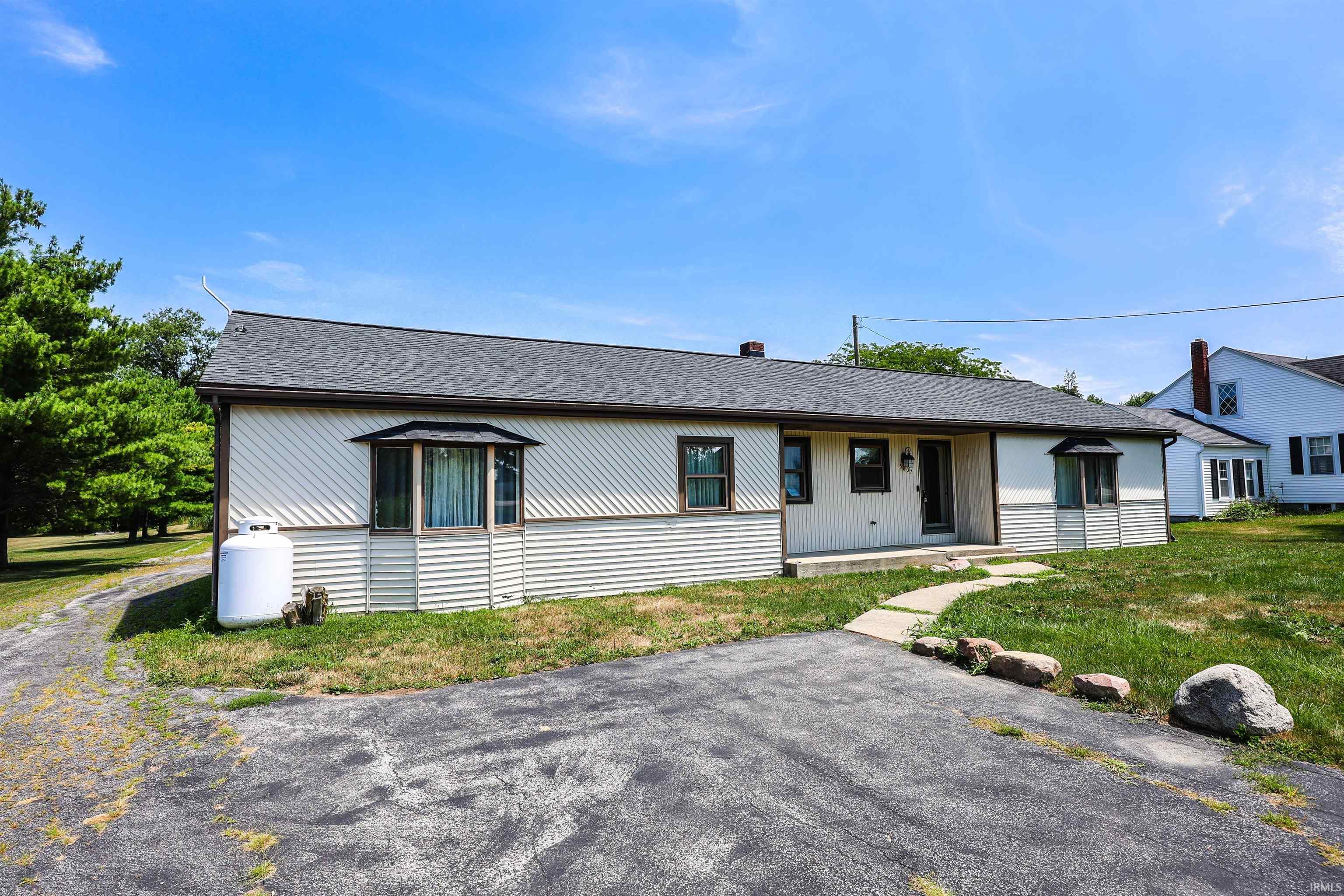 15807 Winchester Road Fort Wayne, IN 46819 - Photo 1 of 36