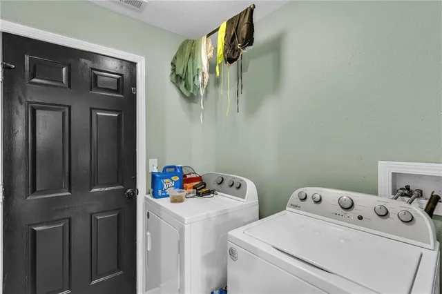 $259,900 | 408 Eisenhower Street, Baldwin City, KS 66006