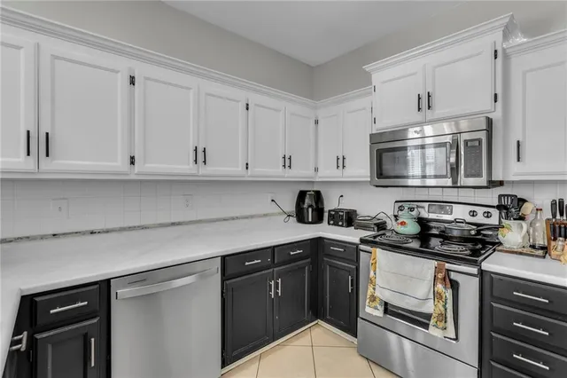 $259,900 | 408 Eisenhower Street, Baldwin City, KS 66006