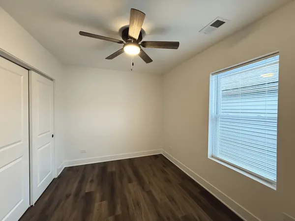 $2,500 | 114 Stephen Street, Unit 1, Lemont, IL 60439