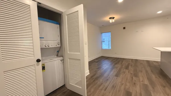 $2,500 | 114 Stephen Street, Unit 1, Lemont, IL 60439