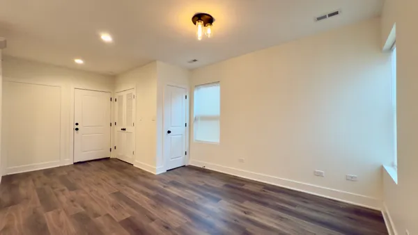 $2,500 | 114 Stephen Street, Unit 1, Lemont, IL 60439