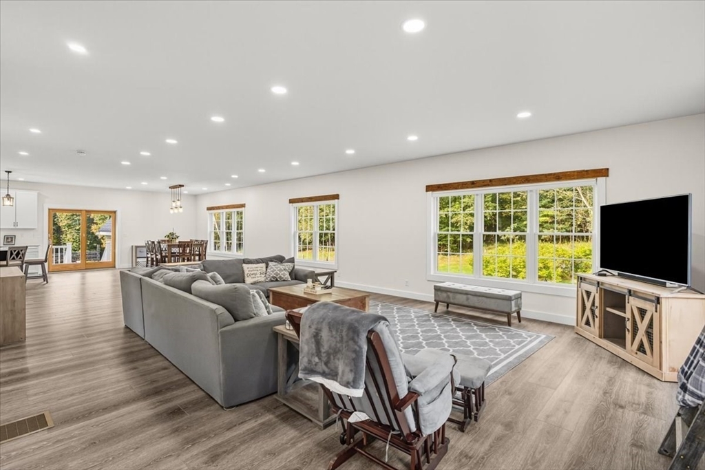 827 High Street Bridgewater, MA 02324 - Photo 5 of 40 Gallery Image 5