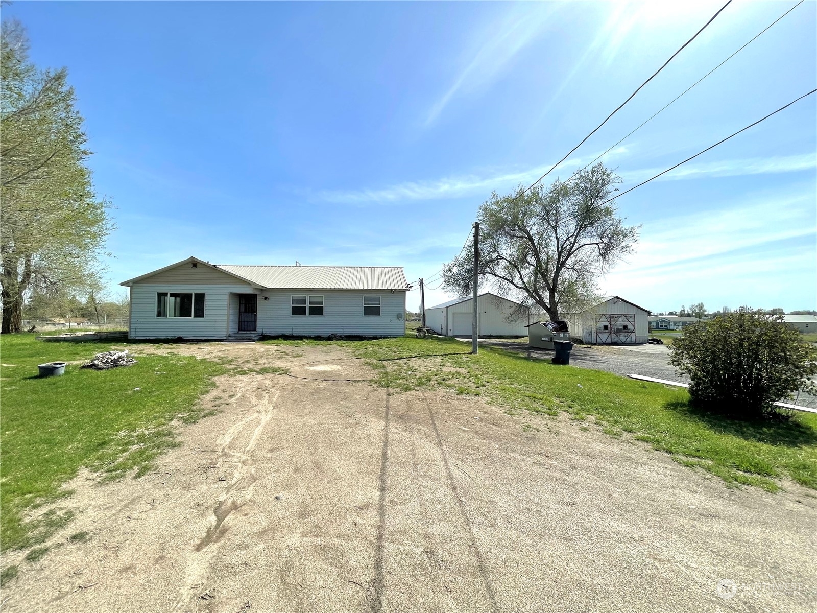9855 Stone Road Northeast Moses Lake, WA 98837 - Photo 2 of 24 Gallery Image 2