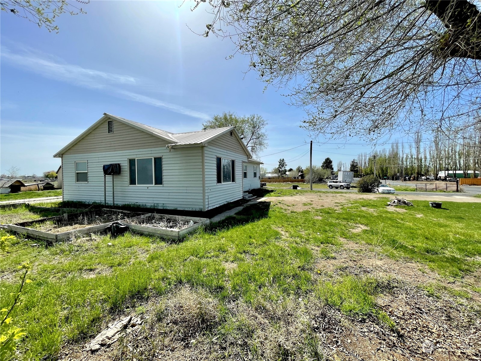 9855 Stone Road Northeast Moses Lake, WA 98837 - Photo 3 of 24 Gallery Image 3