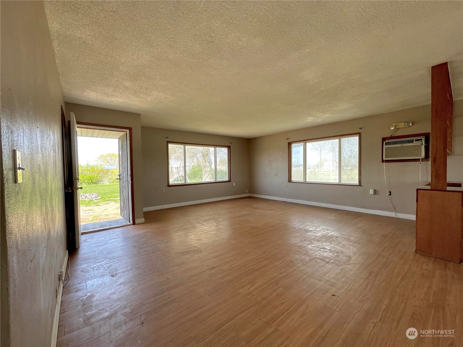 9855 Stone Road Northeast Moses Lake, WA 98837 - Photo 8 of 24 Gallery Image 8