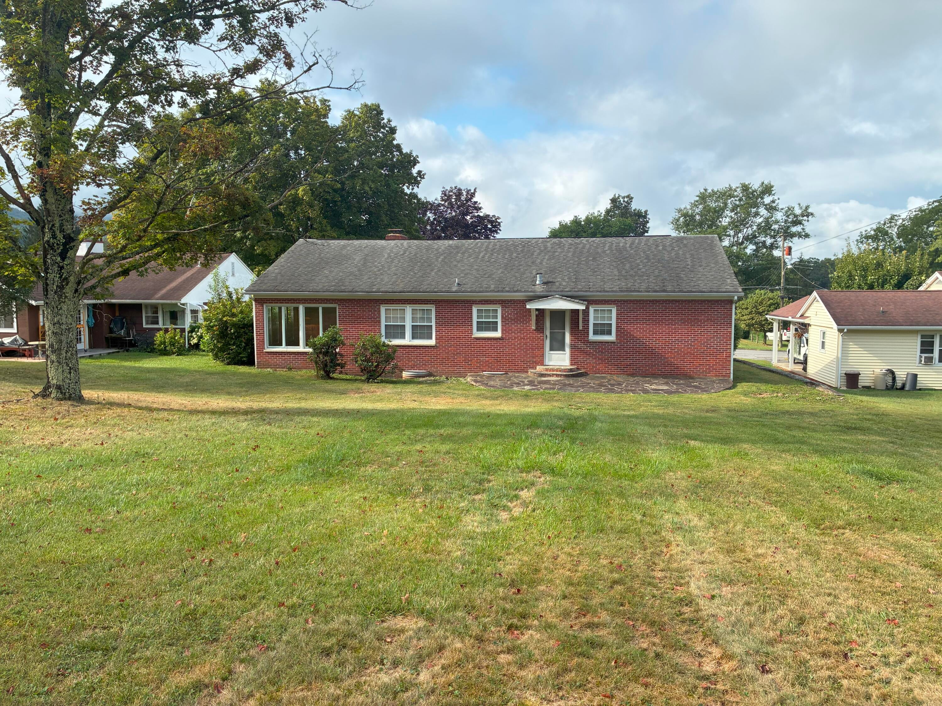348 Rowan Road White Sulphur Springs, WV 24986 - Photo 8 of 40 Gallery Image 8