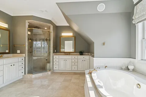 $1,750,000 | 454 East Oxford Road, North Barrington, IL 60010