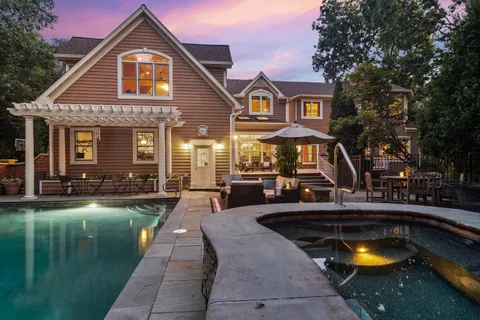 $1,750,000 | 454 East Oxford Road, North Barrington, IL 60010