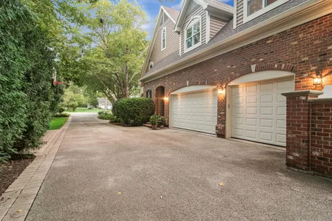 $1,750,000 | 454 East Oxford Road, North Barrington, IL 60010