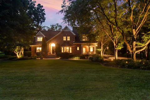 $1,750,000 | 454 East Oxford Road, North Barrington, IL 60010