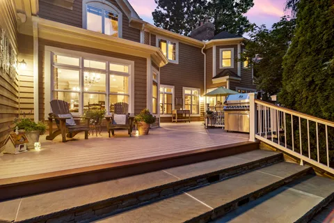 $1,750,000 | 454 East Oxford Road, North Barrington, IL 60010