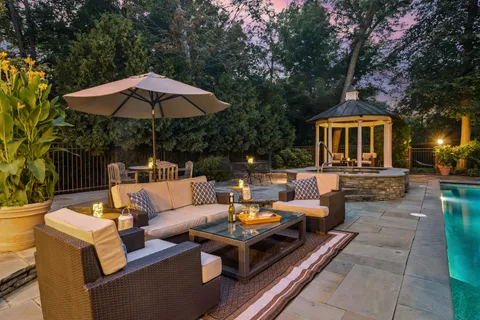 $1,750,000 | 454 East Oxford Road, North Barrington, IL 60010