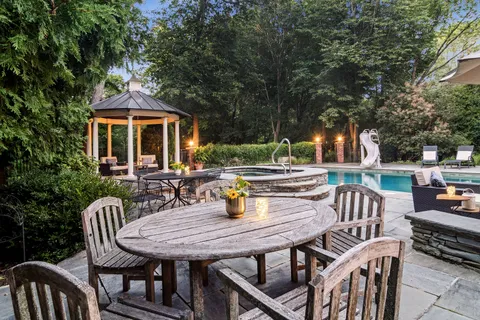 $1,750,000 | 454 East Oxford Road, North Barrington, IL 60010