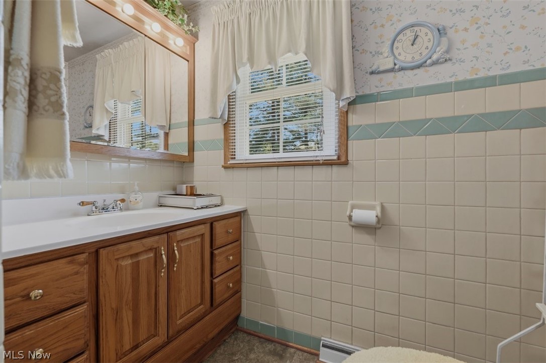 800 Arends Ridge Road Marietta, OH 45750 - Photo 41 of 50 2nd view of Hallway Bathroom