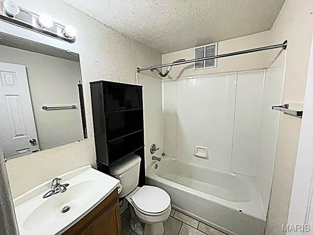 $675 | 201 North Market Street, Unit 4, New Athens, IL 62264