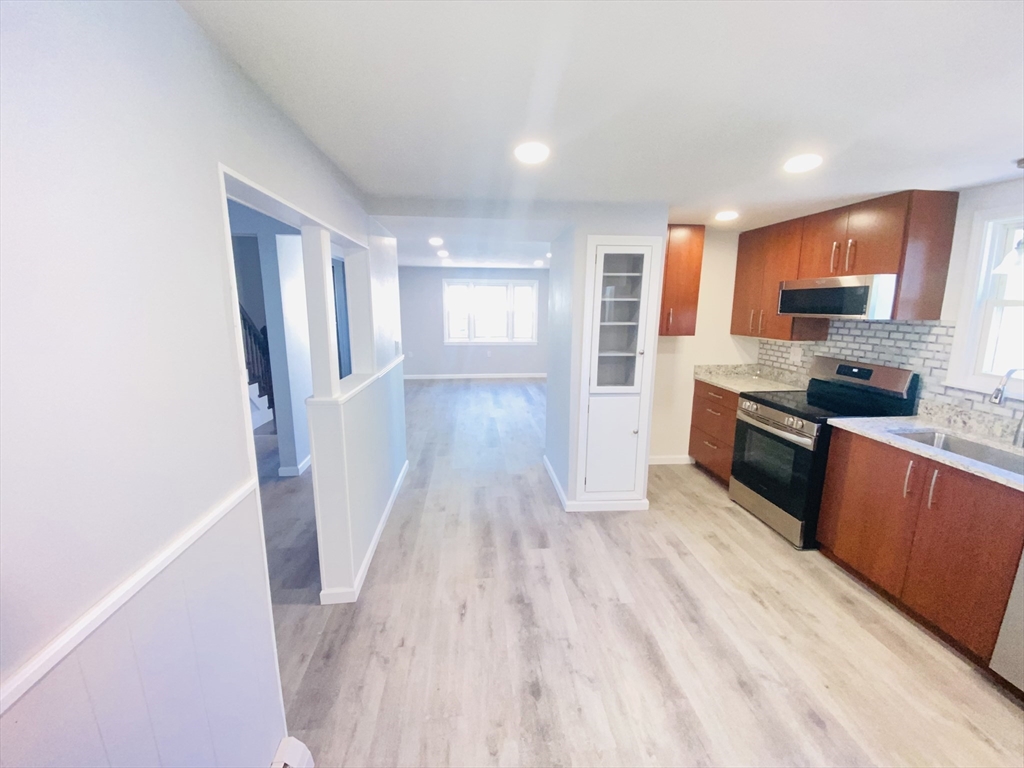 22 Front Street Clinton, MA 01510 - Photo 9 of 39