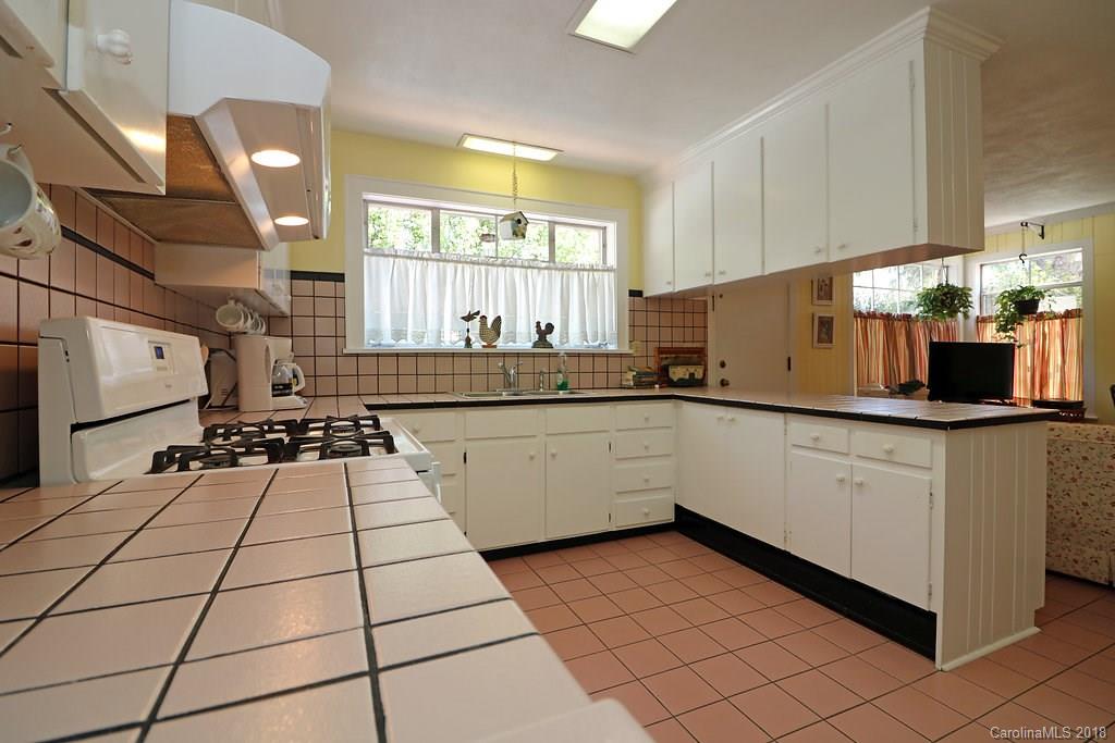 381 Maple Street Brevard, NC 28712 - Photo 9 of 23 Gallery Image 9