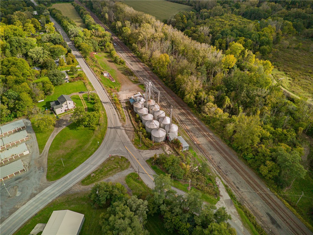 Easy access from North Creek Rd