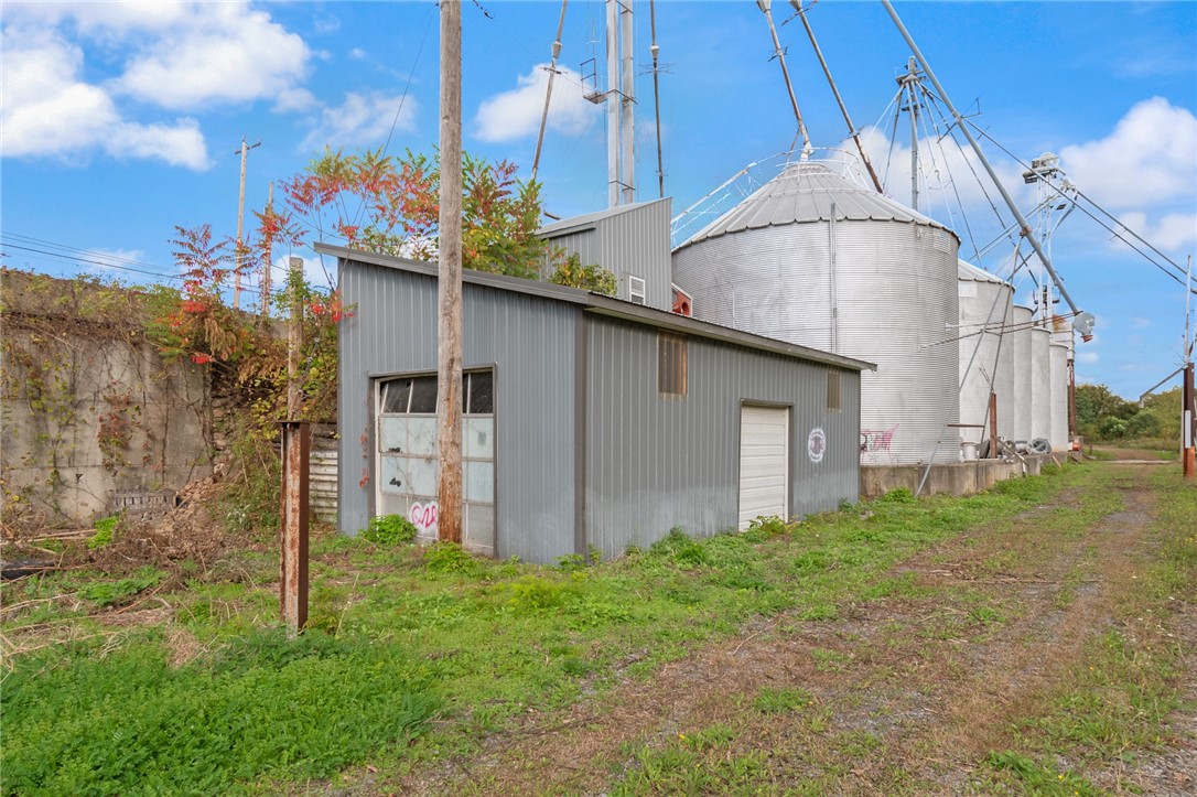 2980 North Creek Road Palmyra, NY 14522 - Photo 14 of 27 Another storage unit!
