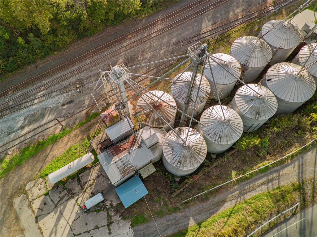 2980 North Creek Road Palmyra, NY 14522 - Photo 24 of 27 Shows the proximity to the railroad tracks