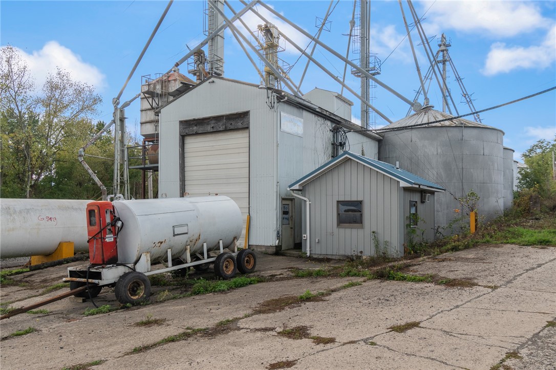 2980 North Creek Road Palmyra, NY 14522 - Photo 4 of 27 The office and warehouse- grain elevator too!