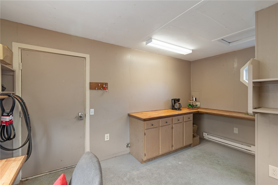 2980 North Creek Road Palmyra, NY 14522 - Photo 8 of 27 How’s this for a convenient space in the office?