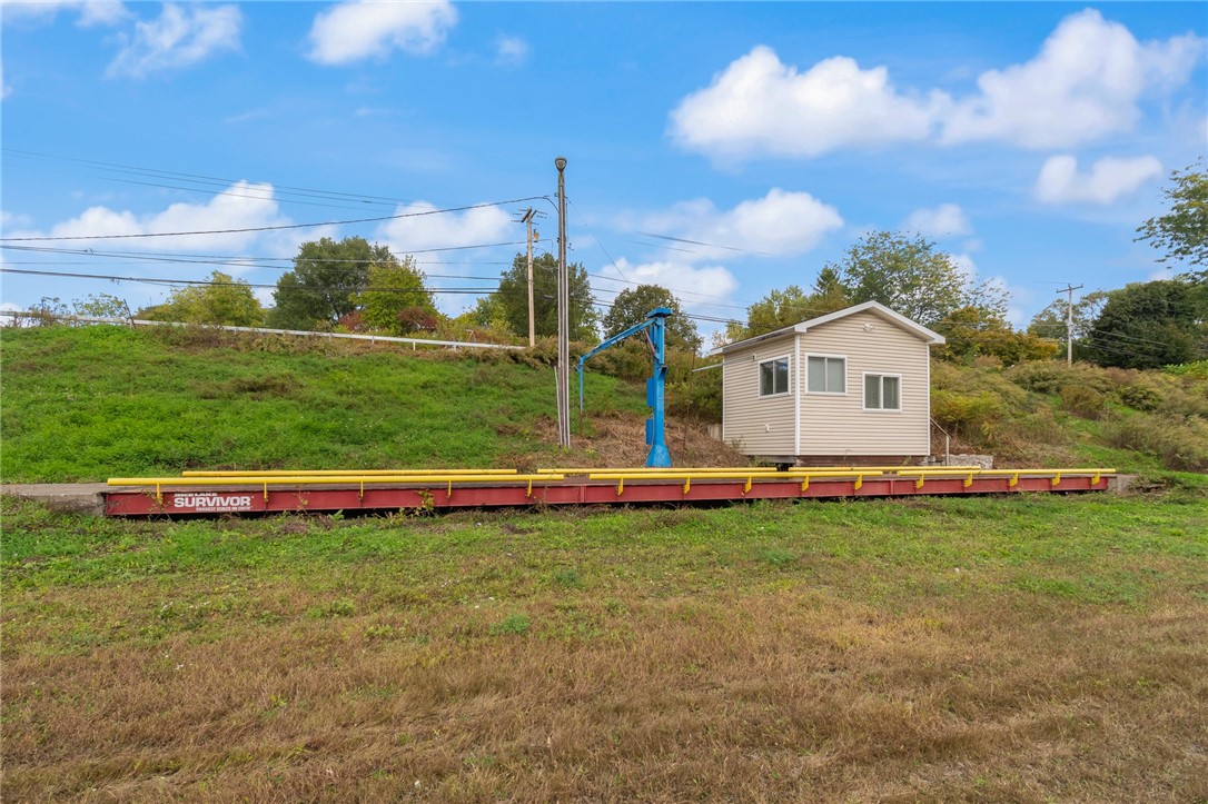 2980 North Creek Road Palmyra, NY 14522 - Photo 9 of 27 The WEIGH STATION - plenty of storage in the build