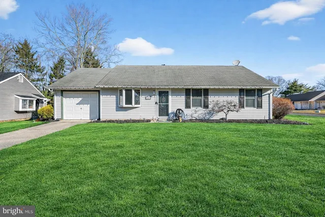 $349,000 | 545 Berkshire Drive, Williamstown, NJ 08094