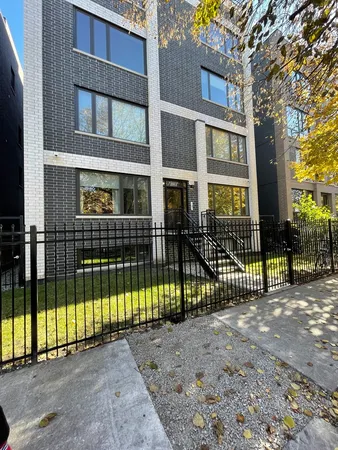 $2,700 | 215 South Hamilton Avenue, Unit 3N, Chicago, IL 60612