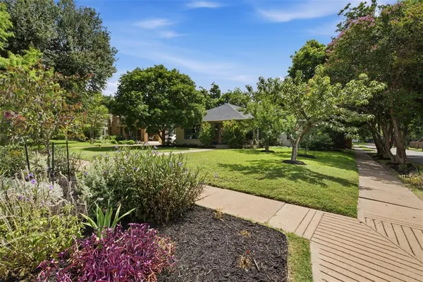 $3,250 | 1430 South Montreal Avenue, Dallas, TX 75208