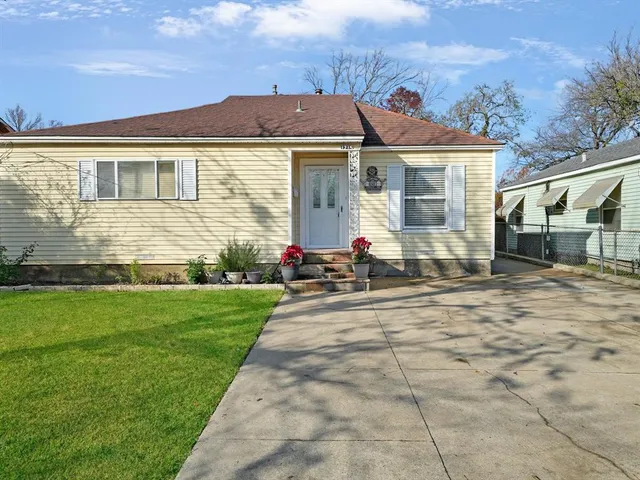 a front view of house with yard