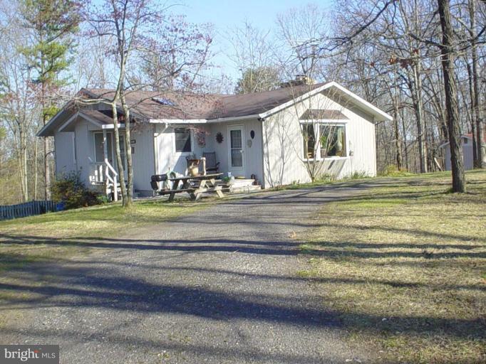 308 Aaron Mountain Road Castleton, VA 22716 - Photo 2 of 7 Exterior (Main)