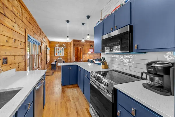 $949,000 | 203 Little Lane, Seneca, SC 29672