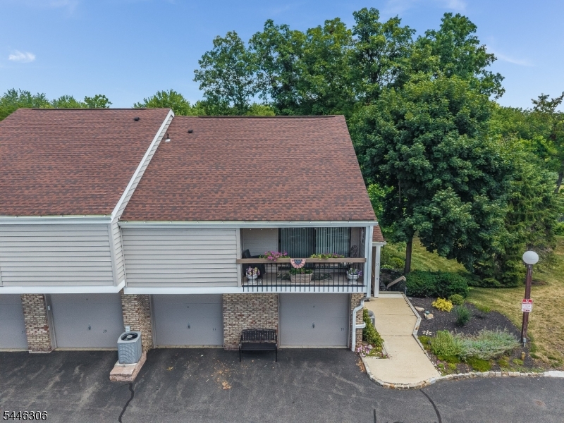 35 North Slope Clinton, NJ 08809 - Photo 4 of 43
