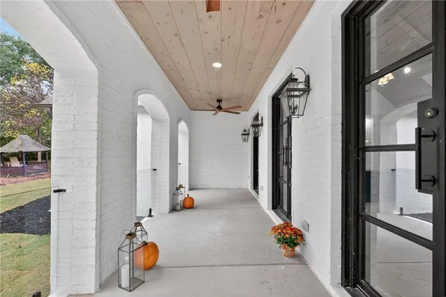 a view of back yard of the house