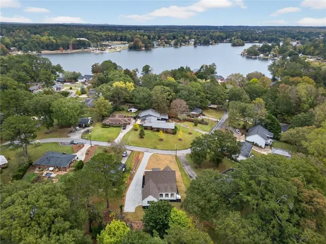 $695,000 | 111 Lakeview Drive, Carrollton, GA 30117