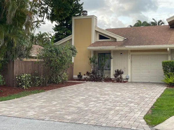 $3,900 | 7735 Kenway Place East, Boca Raton, FL 33433