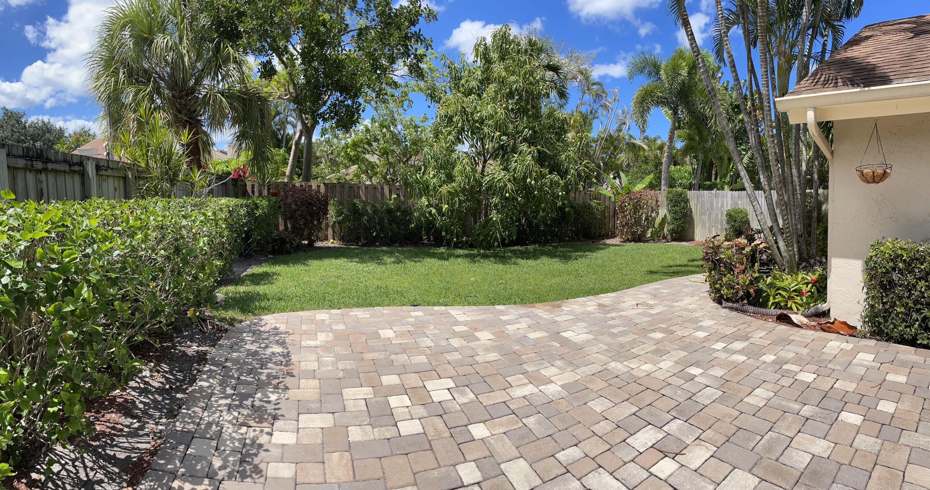 7735 Kenway Place East Boca Raton, FL 33433 - Photo 4 of 19 back yard
