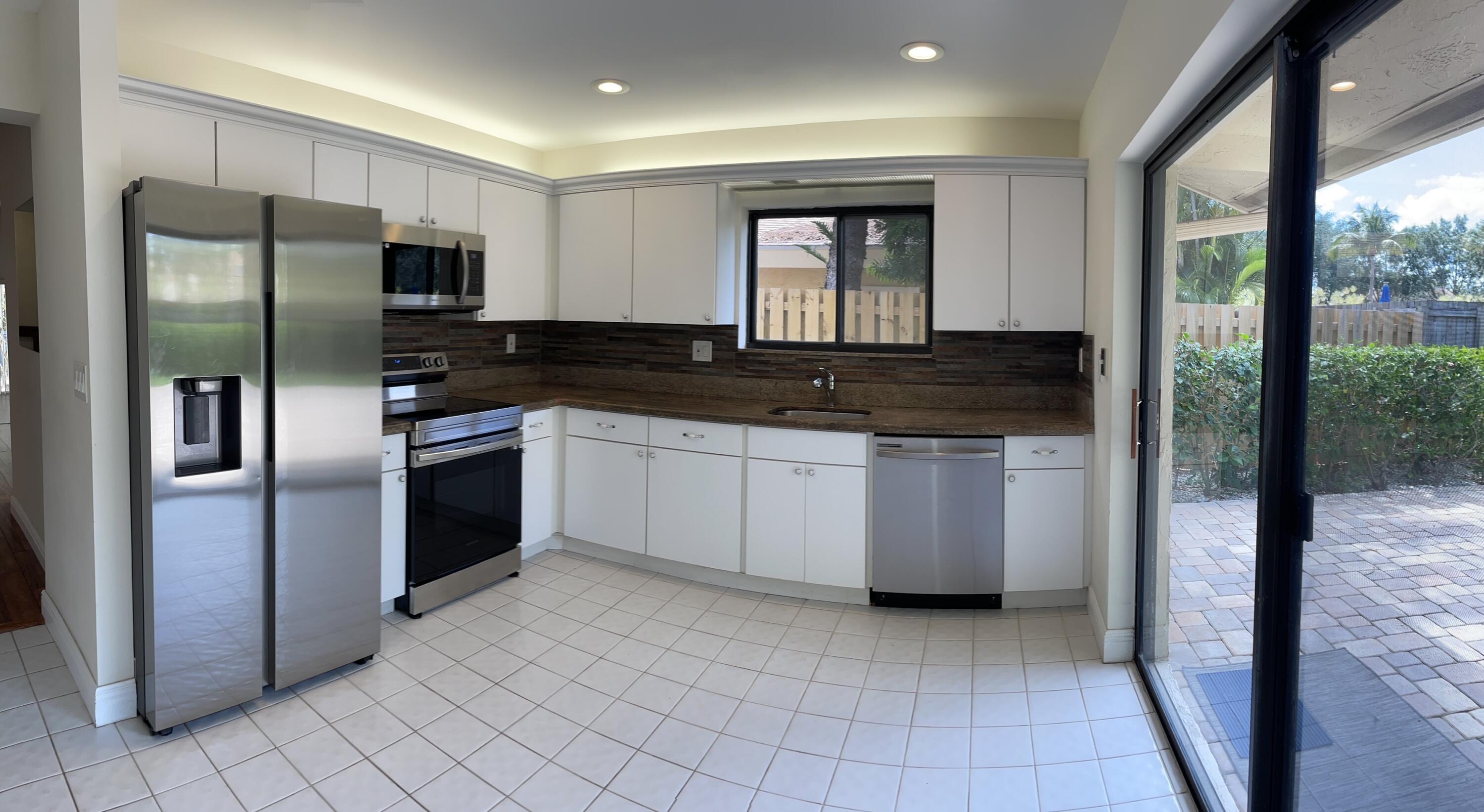 7735 Kenway Place East Boca Raton, FL 33433 - Photo 10 of 19 kitchen