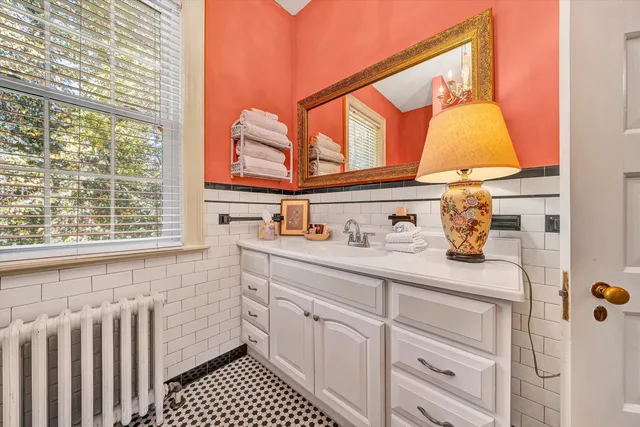 a view of a yard with plants