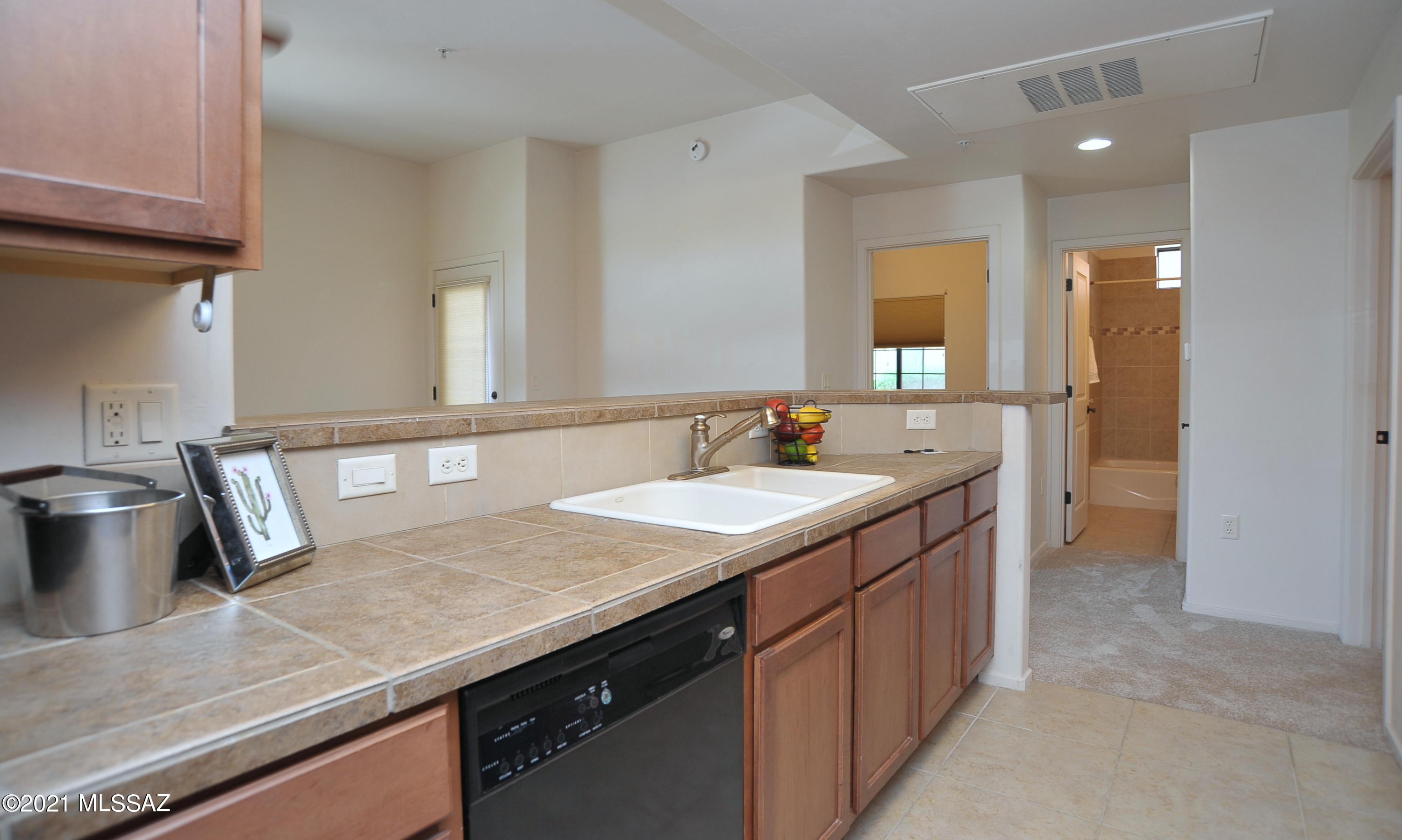 2024 East River Road, Unit 100 Tucson, AZ 85718 - Photo 11 of 31 Gallery Image 11