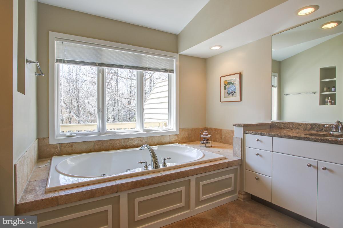 11501 Hemingway Drive Reston, VA 20194 - Photo 20 of 30 LUXURY MASTER BATH W/SOAKING TUB
